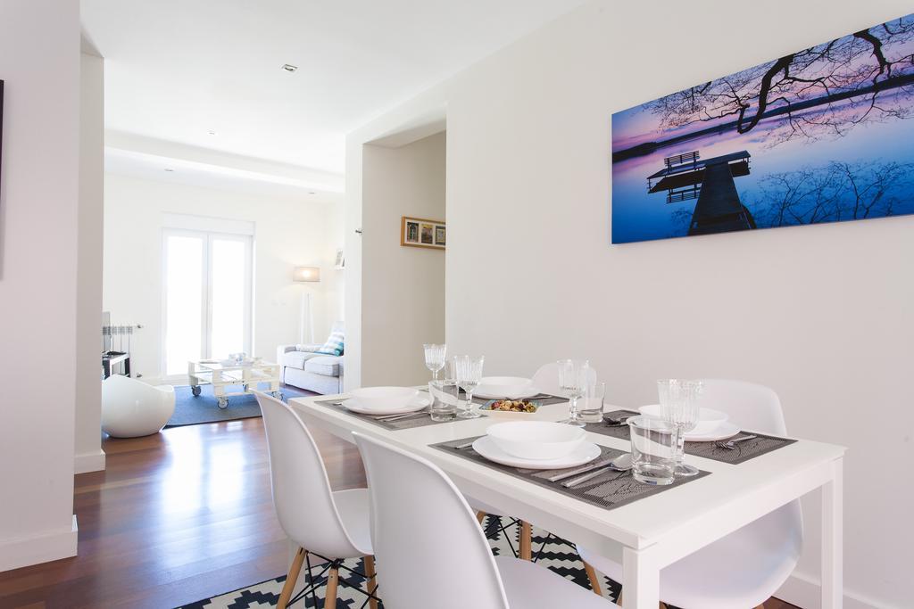 Joivy Joyful 2Br Apt With Terrace Nearby Sao Bento Palace Лиссабон Номер фото